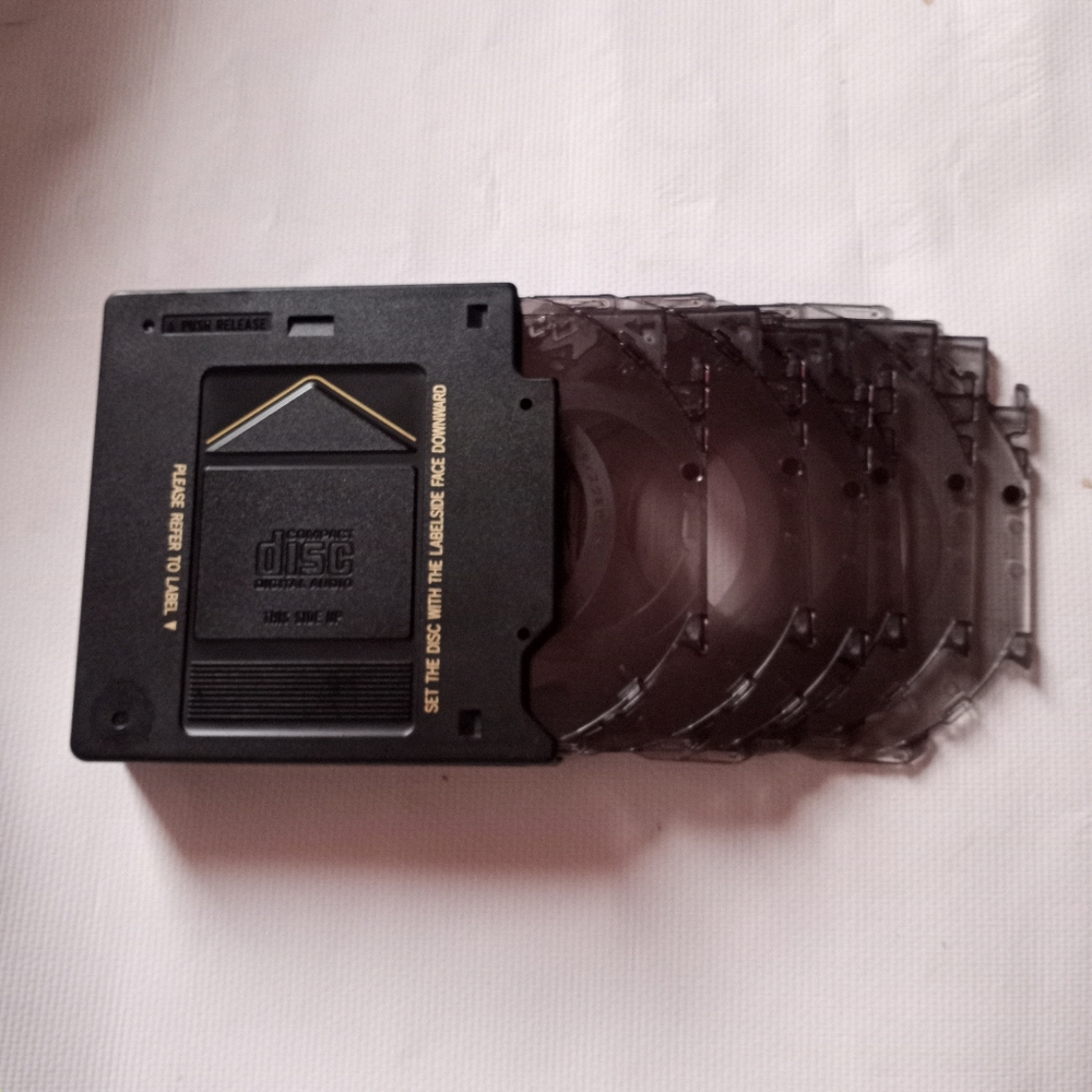 Lexus 1999-2003 RX300 6 Disc CD Magazine - Picture 4 of 4